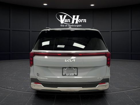 Used 2026 Kia Carnival SX FWD image 6
