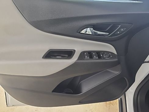Used 2021 Chevrolet Equinox LS image 18