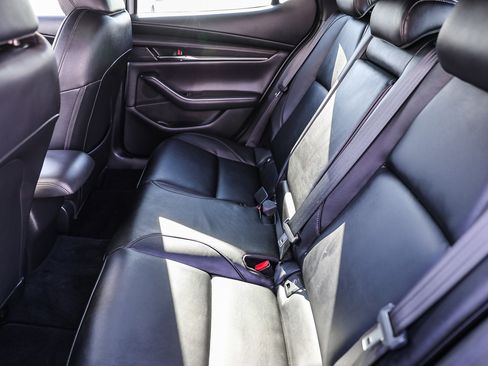 Used 2019 MAZDA MAZDA3 Hatchback w/ Preferred Package image 8