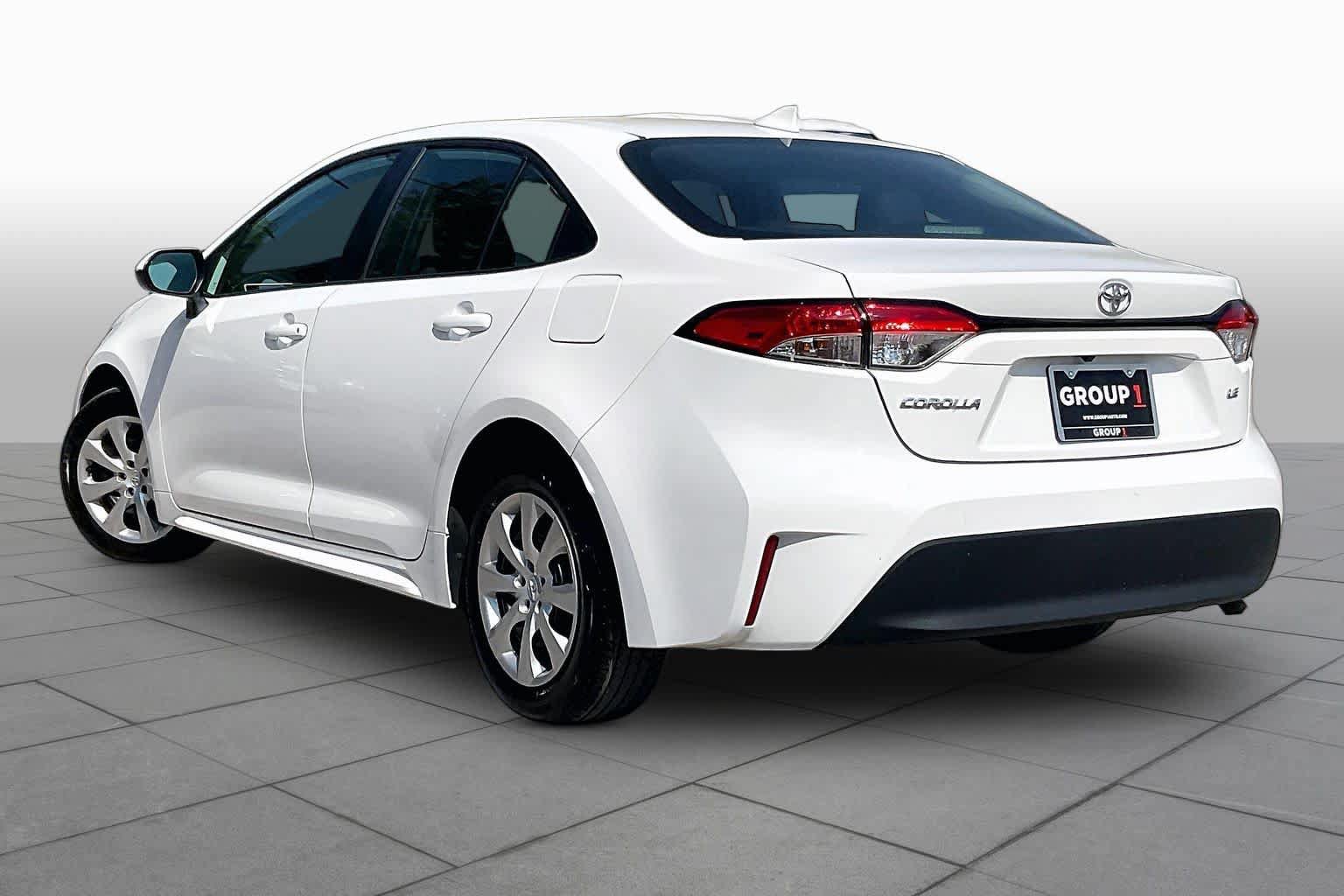 Used 2025 Toyota Corolla LE FWD image 12
