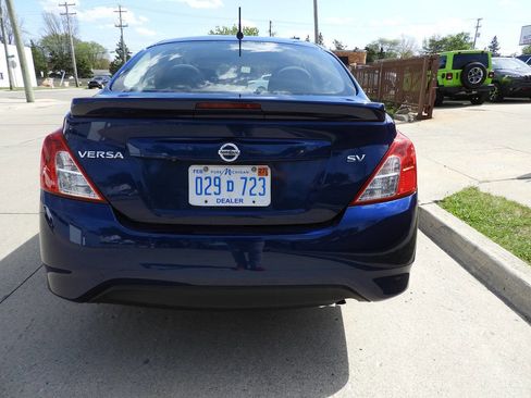 Used 2019 Nissan Versa SV FWD image 7