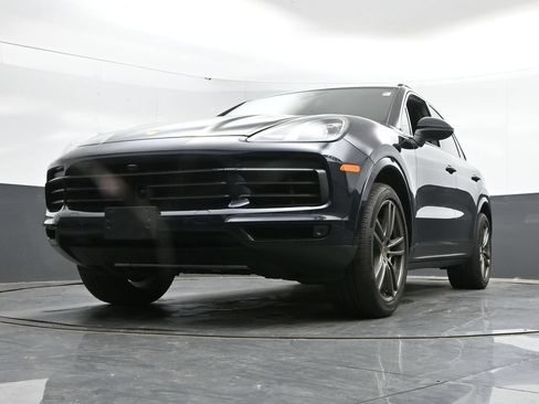 Used 2023 Porsche Cayenne AWD/4WD image 43