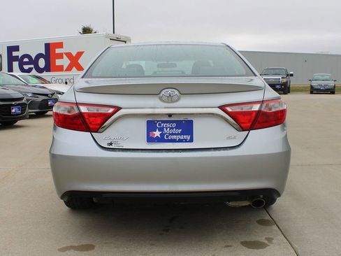 Used 2017 Toyota Camry SE w/ Moonroof Package image 6