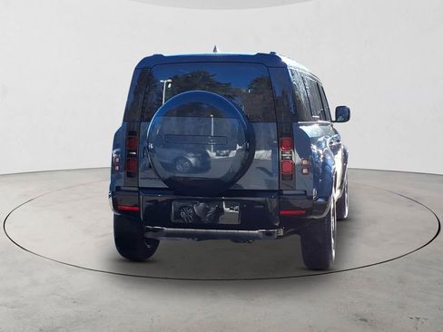 Used 2025 Land Rover Defender 110 X-Dynamic SE image 5