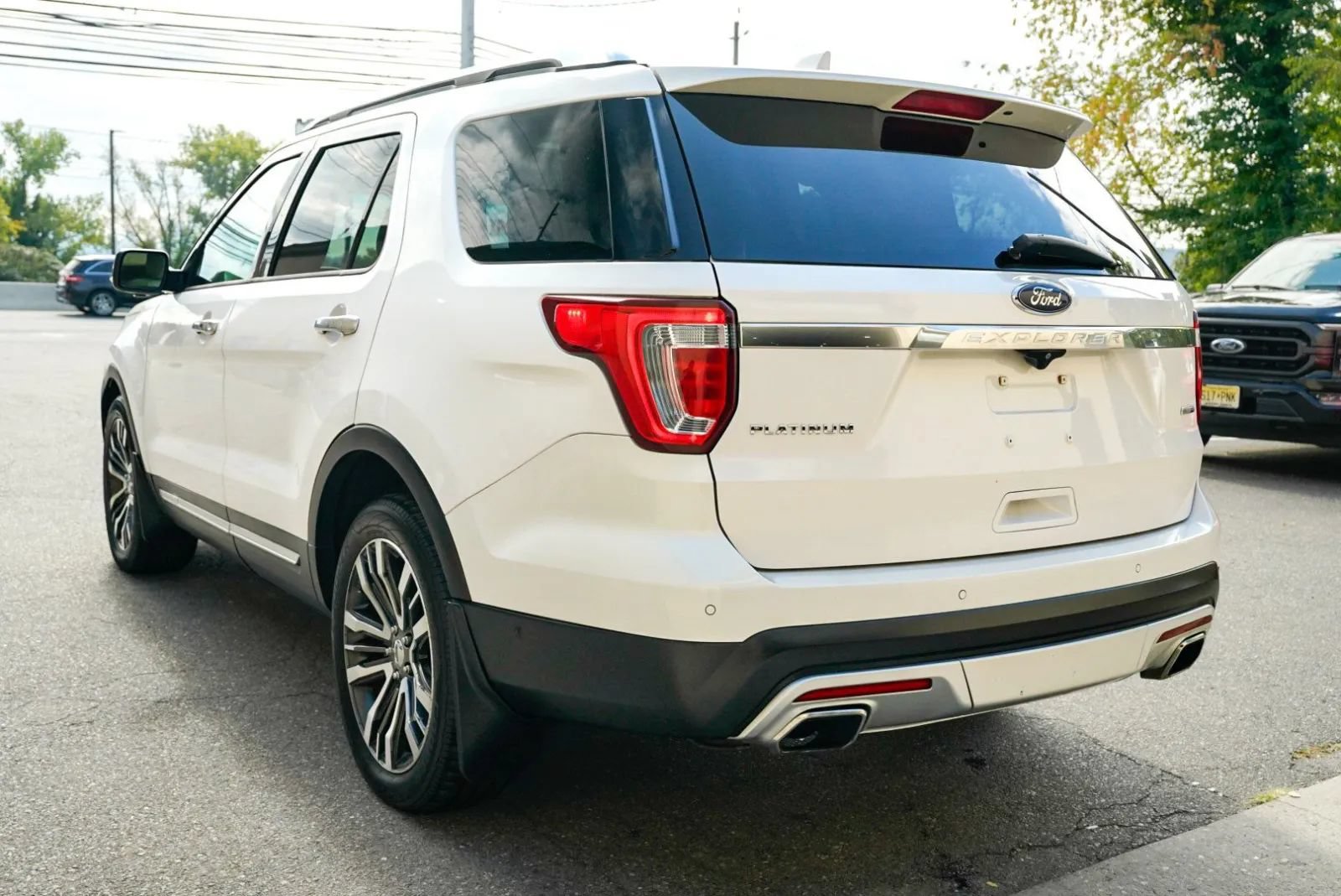Used 2017 Ford Explorer Platinum AWD/4WD image 7
