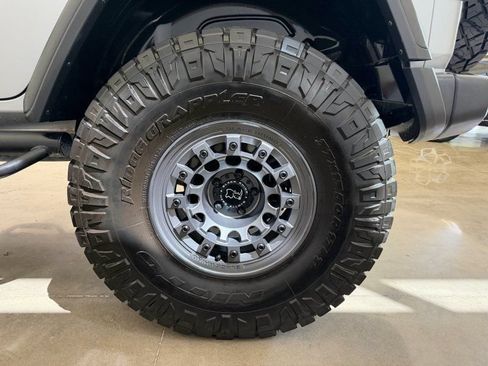 Used 2018 Jeep Wrangler Unlimited Rubicon AWD/4WD image 12
