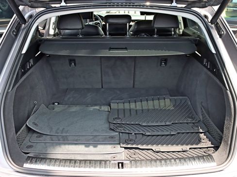 Used 2019 Audi e-tron Prestige w/ Prestige Package image 42