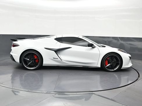 Used 2025 Chevrolet Corvette E-Ray AWD/4WD image 7