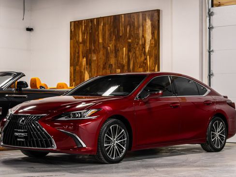 Used 2022 Lexus ES 300h w/ Premium Package image 2