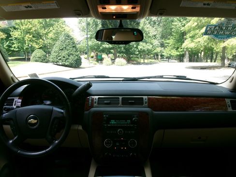 Used 2008 Chevrolet Suburban LT w/ LT Preferred Equipment Group RWD image 20
