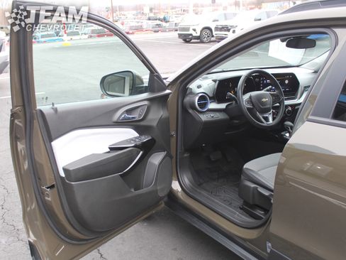 Certified 2024 Chevrolet Trax LT w/ Driver Confidence Package image 10