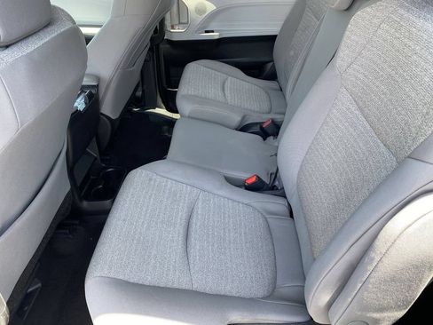 Used 2025 Toyota Sienna LE FWD image 19