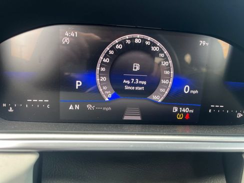Used 2025 Volkswagen Taos SE FWD image 16