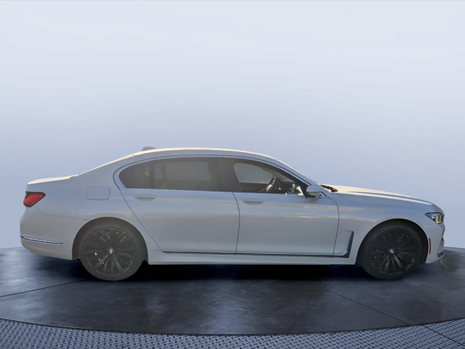 Used 2020 BMW 750i xDrive w/ Executive Package AWD/4WD image 2