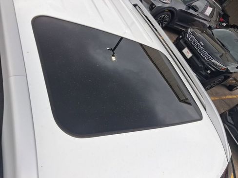 Used 2025 Hyundai Venue SEL FWD image 7