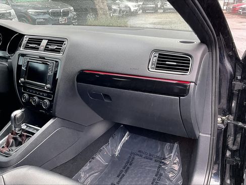Used 2017 Volkswagen Jetta GLI image 18