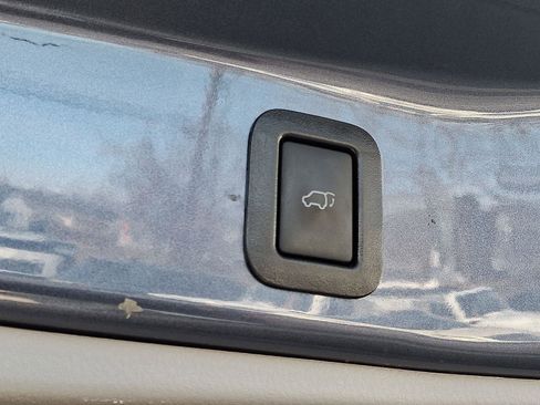 Used 2019 Toyota Highlander XLE w/ Carpet Mat Package (TMS) image 29