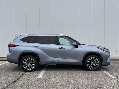 Used 2021 Toyota Highlander Platinum AWD/4WD image 6