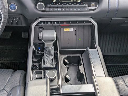 Used 2024 Toyota Sequoia Platinum image 21