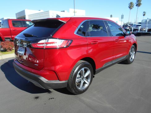 Used 2024 Ford Edge SEL w/ Convenience Package image 8