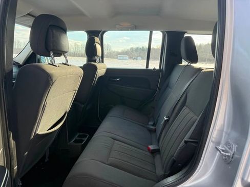 Used 2012 Jeep Liberty Sport image 8
