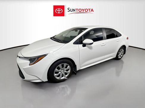 Used 2025 Toyota Corolla LE image 9
