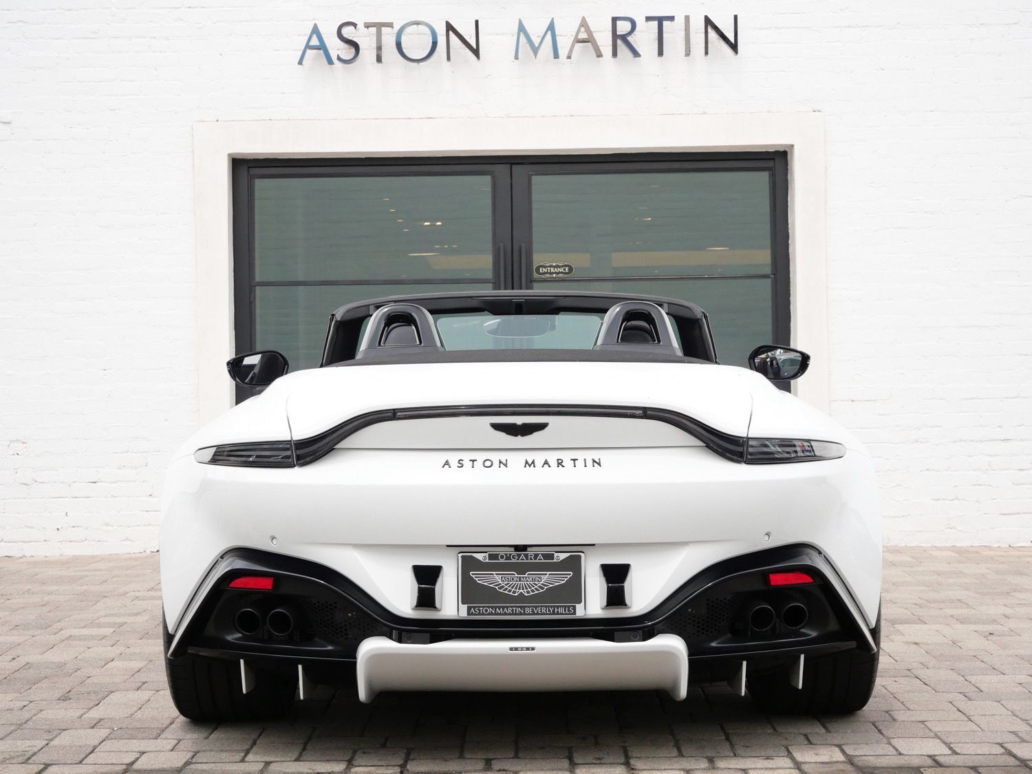 Used 2023 Aston Martin V8 Vantage Roadster RWD image 18