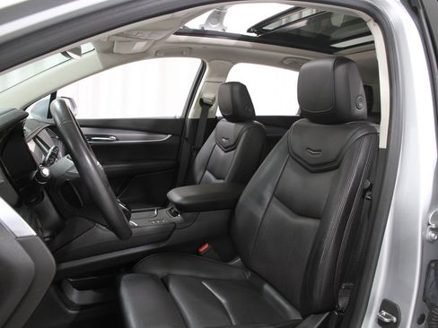 Used 2017 Cadillac XT5 Luxury w/ Driver Awareness Package image 5