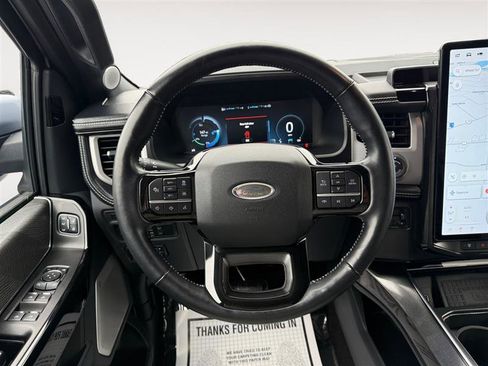 Used 2022 Ford F150 Lightning Platinum image 14