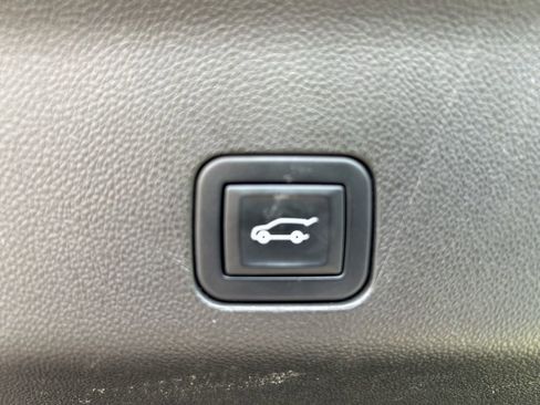 Used 2022 GMC Yukon SLT w/ SLT Premium Package RWD image 13