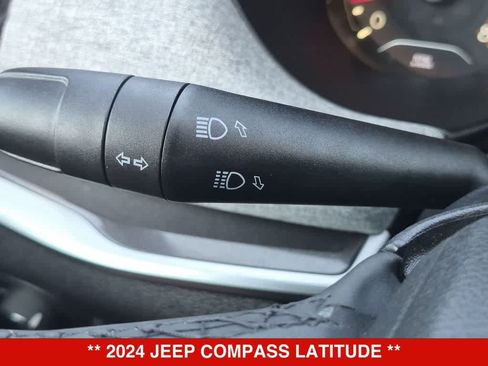 Used 2024 Jeep Compass Latitude AWD/4WD image 24