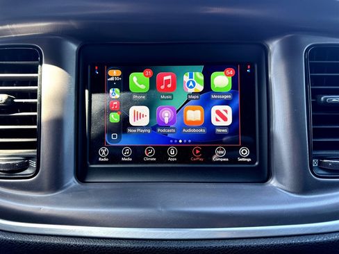 Used 2019 Dodge Charger SXT w/ Blacktop Package image 4