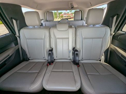 Used 2018 Ford Expedition XLT w/ Equipment Group 202A RWD image 25