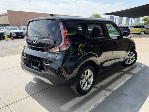 Used 2025 Kia Soul S FWD image 4
