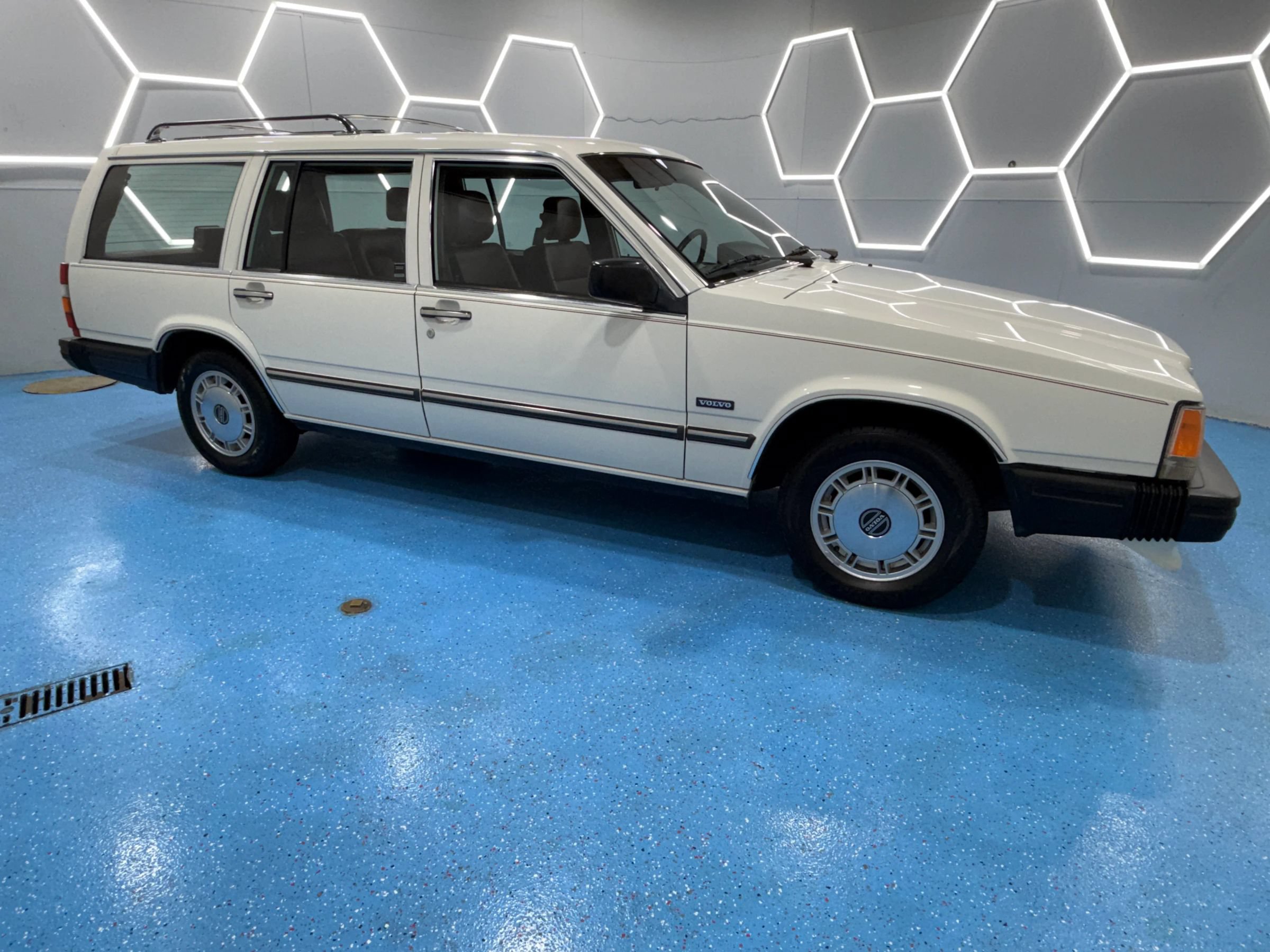 Used 1988 Volvo 740 GLE RWD image 9