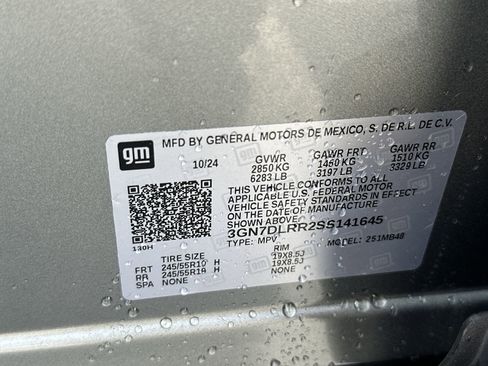 Used 2025 Chevrolet Equinox EV LT w/ Comfort Package image 35