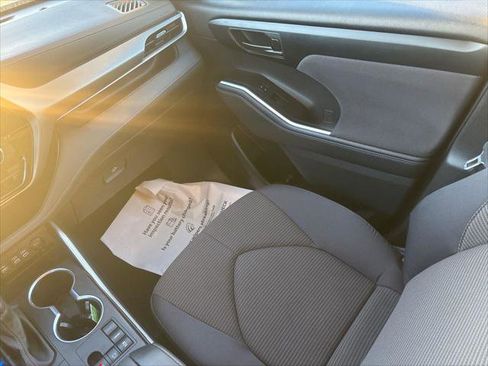 Certified 2023 Toyota Highlander LE image 15
