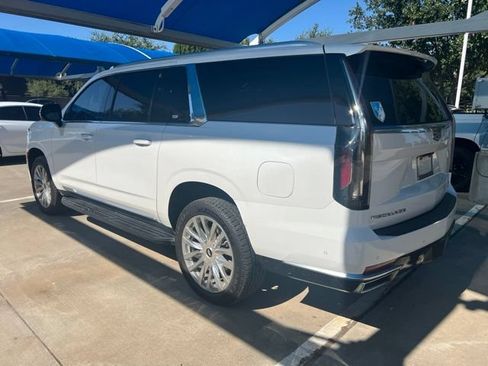 Used 2024 Cadillac Escalade ESV Premium Luxury AWD/4WD image 3