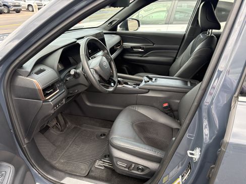 Used 2024 Toyota Grand Highlander AWD Hybrid image 3