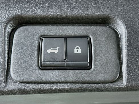 Used 2024 Nissan Rogue SV FWD image 28