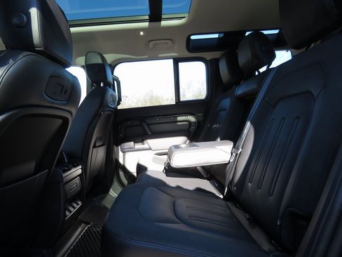 Used 2020 Land Rover Defender 110 S image 19