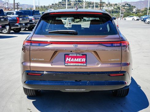 New 2025 Toyota Crown Signia Limited image 3