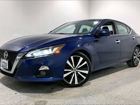 Used 2019 Nissan Altima 2.5 Platinum image 3