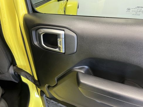 Used 2023 Jeep Wrangler Unlimited Rubicon w/ Dual Top Group image 7