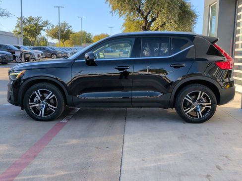 Used 2025 Volvo XC40 B5 Core image 6