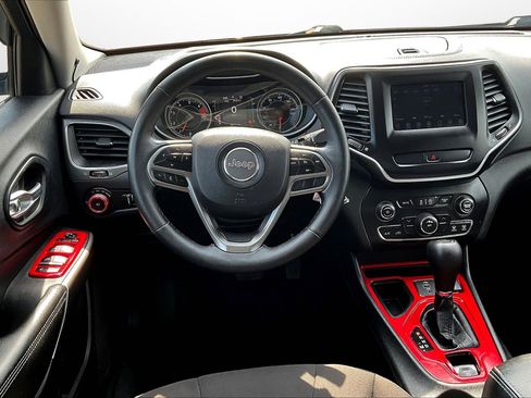 Used 2019 Jeep Cherokee Latitude w/ Cold Weather Group image 5