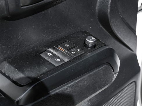 Used 2018 Toyota Tacoma SR image 44