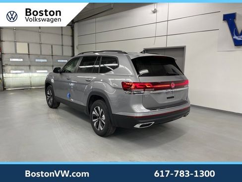 New 2026 Volkswagen Atlas SE image 2