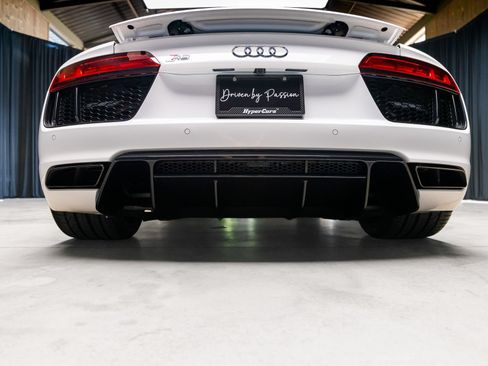 Used 2018 Audi R8 V10 w/ 20" Wheel Package RWD image 42