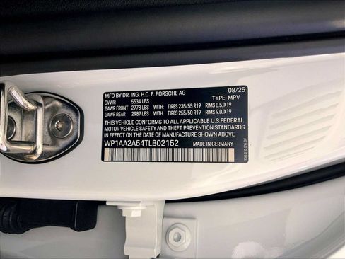 Certified 2026 Porsche Macan AWD/4WD image 36